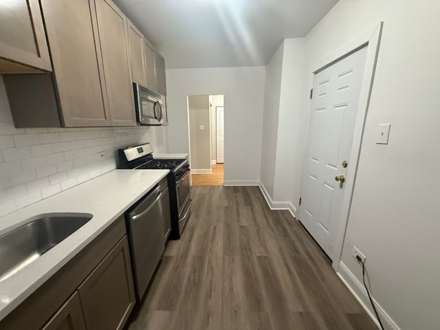 104 Lincoln Avenue 1E, Riverside, IL 60546