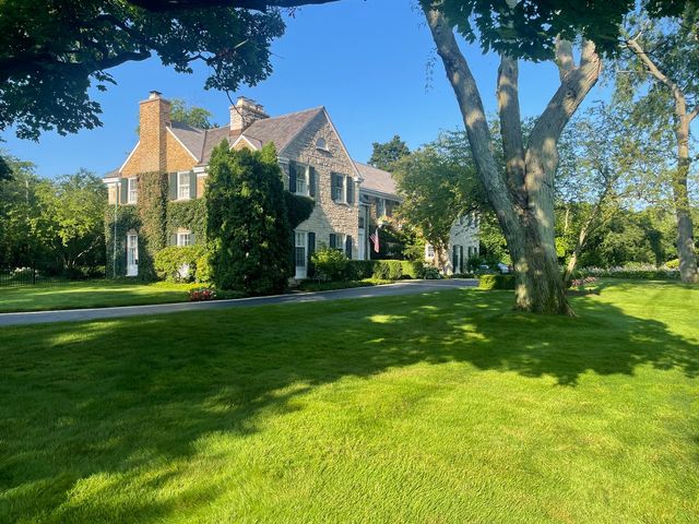 965 Castlegate Court, Lake Forest, IL 60045