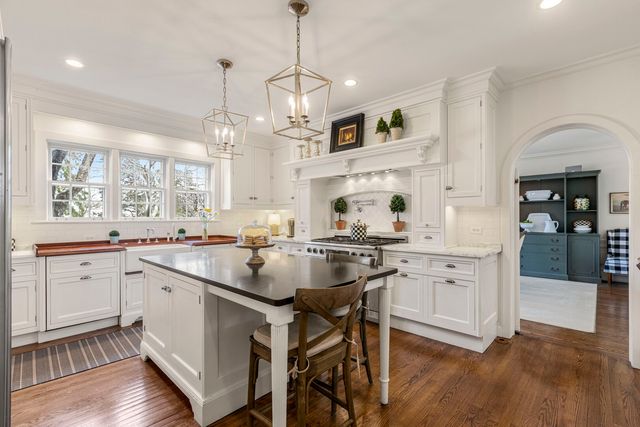 965 Castlegate Court, Lake Forest, IL 60045