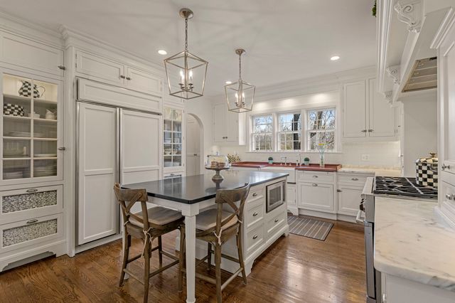 965 Castlegate Court, Lake Forest, IL 60045