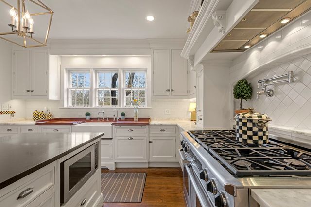 965 Castlegate Court, Lake Forest, IL 60045