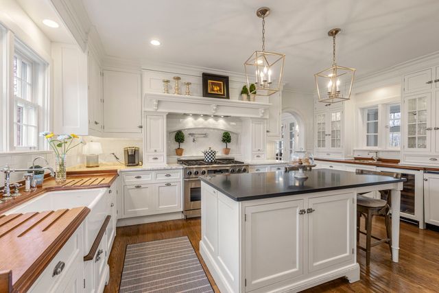 965 Castlegate Court, Lake Forest, IL 60045