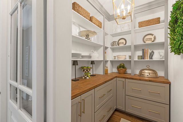 965 Castlegate Court, Lake Forest, IL 60045