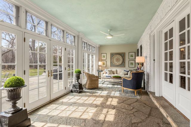 965 Castlegate Court, Lake Forest, IL 60045