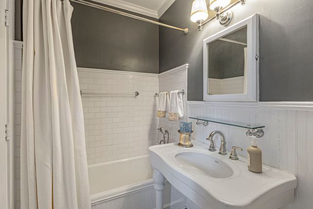 965 Castlegate Court, Lake Forest, IL 60045