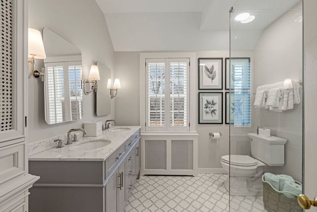 965 Castlegate Court, Lake Forest, IL 60045