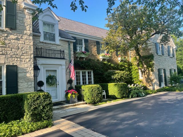 965 Castlegate Court, Lake Forest, IL 60045