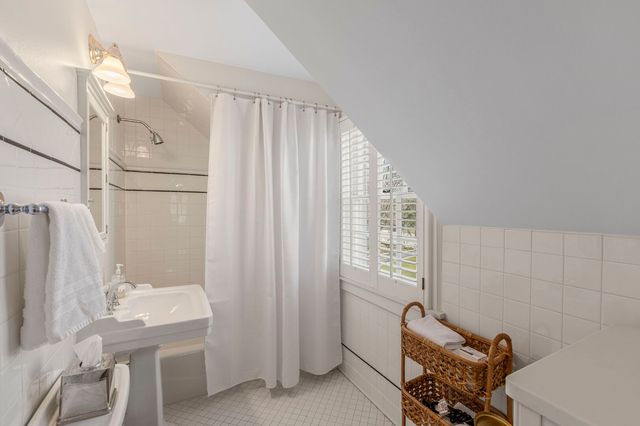 965 Castlegate Court, Lake Forest, IL 60045