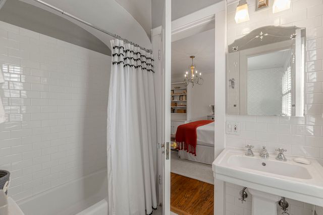 965 Castlegate Court, Lake Forest, IL 60045