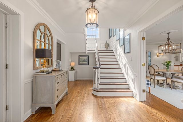 965 Castlegate Court, Lake Forest, IL 60045