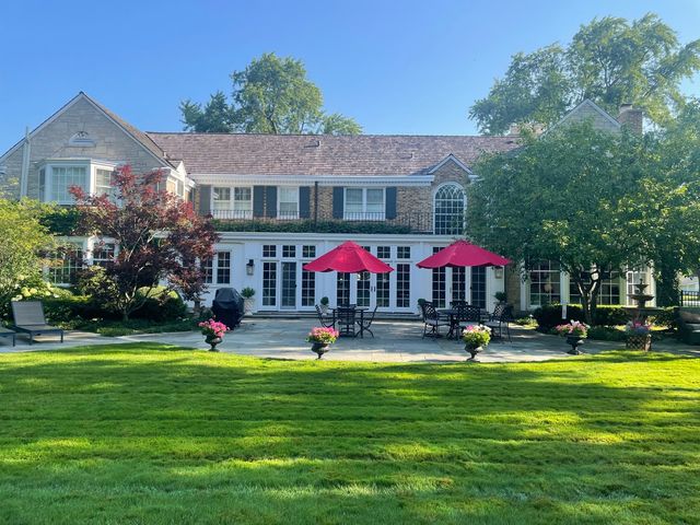 965 Castlegate Court, Lake Forest, IL 60045