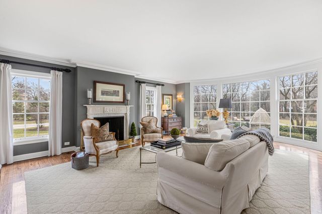 965 Castlegate Court, Lake Forest, IL 60045