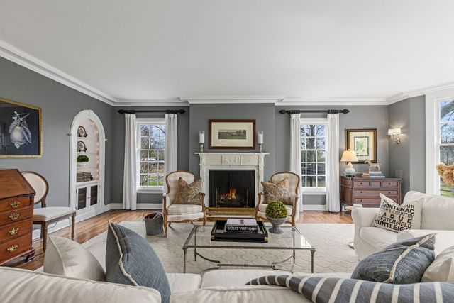 965 Castlegate Court, Lake Forest, IL 60045