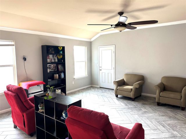 149 Dusky Thrush DR, Kyle, TX 78640