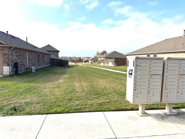 149 Dusky Thrush DR, Kyle, TX 78640