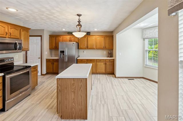 100 Woods Manor Drive, Freeburg, IL 62243