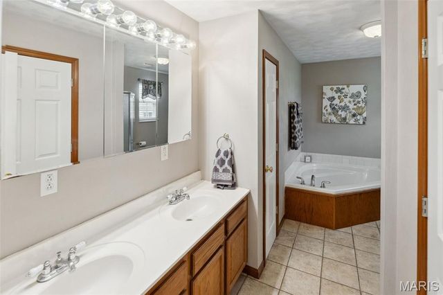 100 Woods Manor Drive, Freeburg, IL 62243