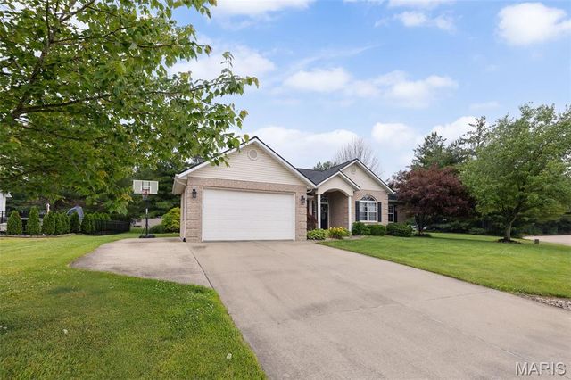 100 Woods Manor Drive, Freeburg, IL 62243