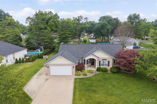 100 Woods Manor Drive, Freeburg, IL 62243