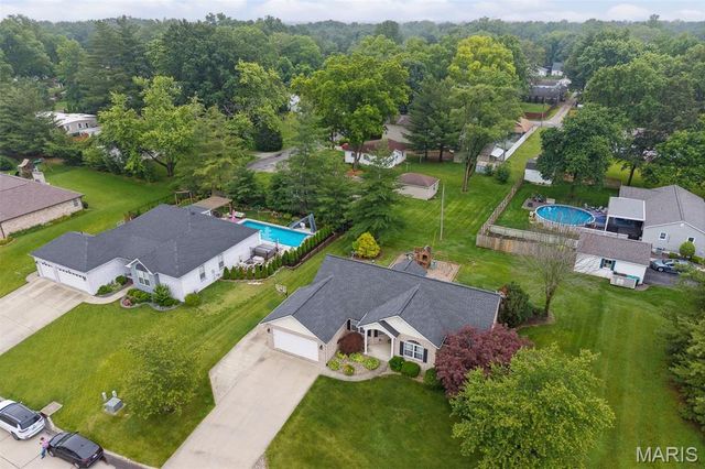 100 Woods Manor Drive, Freeburg, IL 62243