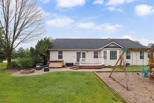 100 Woods Manor Drive, Freeburg, IL 62243
