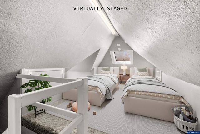 1067 Oak St, Silverton, OR 97381