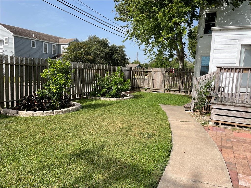 118 Cole St, Corpus Christi, TX 78404 — photo 2