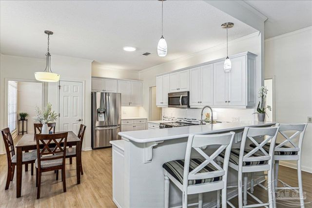 4118 Oak Pointe Dr, Gulf Breeze, FL 32563