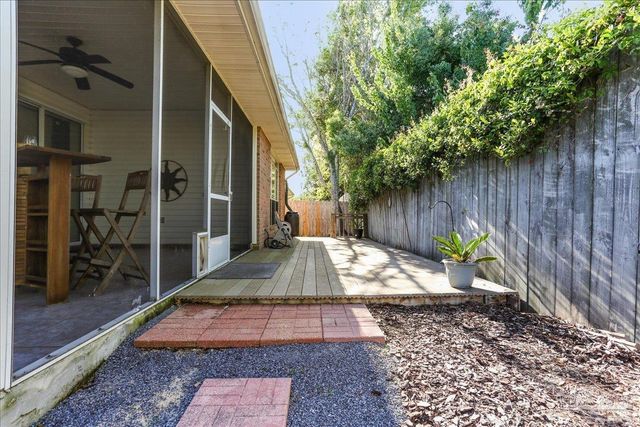 4118 Oak Pointe Dr, Gulf Breeze, FL 32563