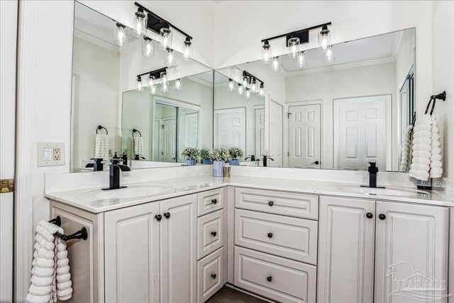 4118 Oak Pointe Dr, Gulf Breeze, FL 32563