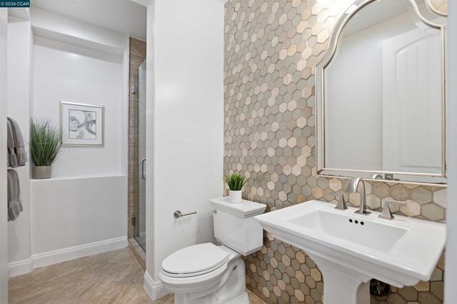 16 Rabble Rd, Orinda, CA 94563