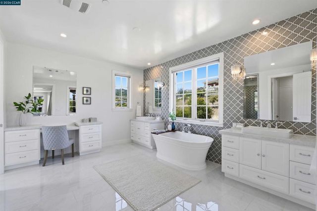16 Rabble Rd, Orinda, CA 94563