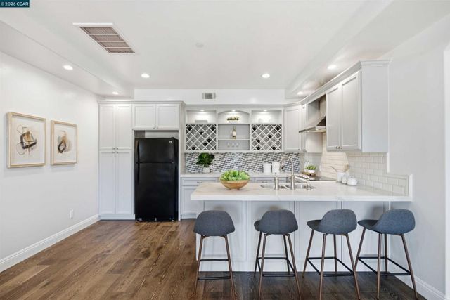16 Rabble Rd, Orinda, CA 94563