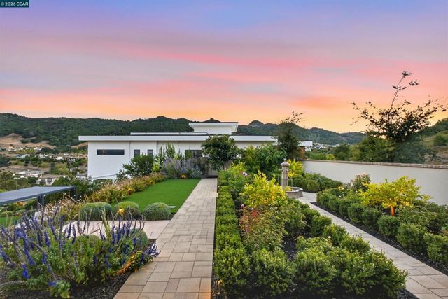 16 Rabble Rd, Orinda, CA 94563