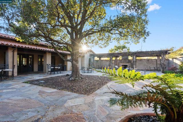 16 Rabble Rd, Orinda, CA 94563