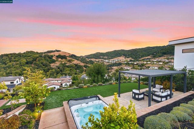 16 Rabble Rd, Orinda, CA 94563