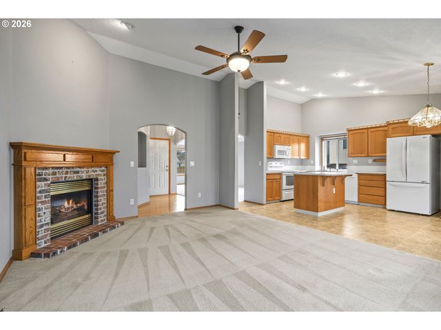 964 Se 27TH St, Troutdale, OR 97060