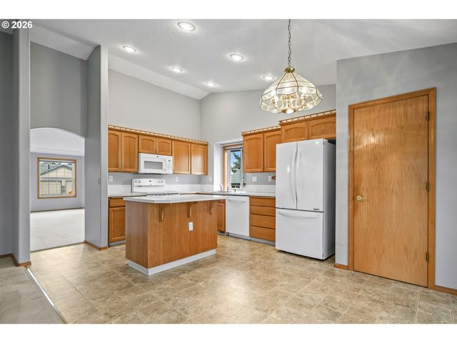 964 Se 27TH St, Troutdale, OR 97060