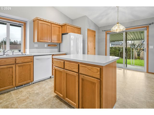 964 Se 27TH St, Troutdale, OR 97060