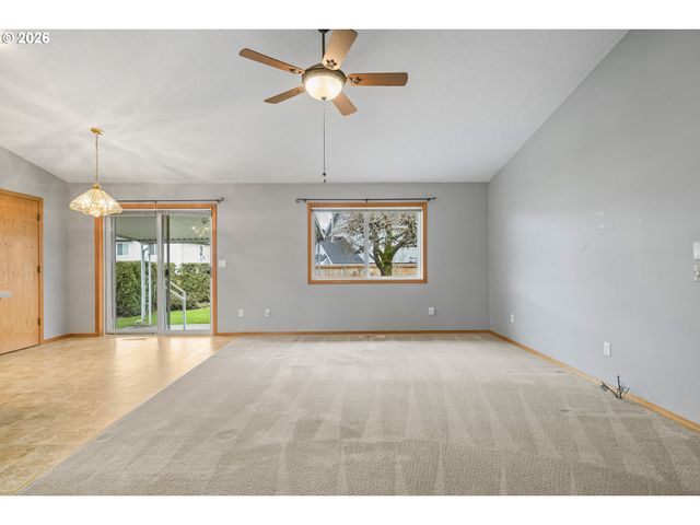 964 Se 27TH St, Troutdale, OR 97060