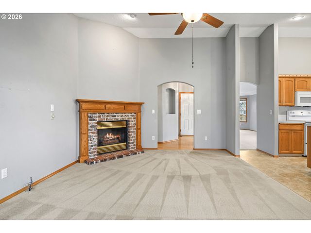 964 Se 27TH St, Troutdale, OR 97060