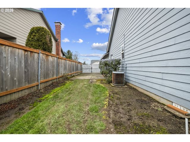 964 Se 27TH St, Troutdale, OR 97060