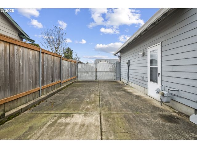 964 Se 27TH St, Troutdale, OR 97060