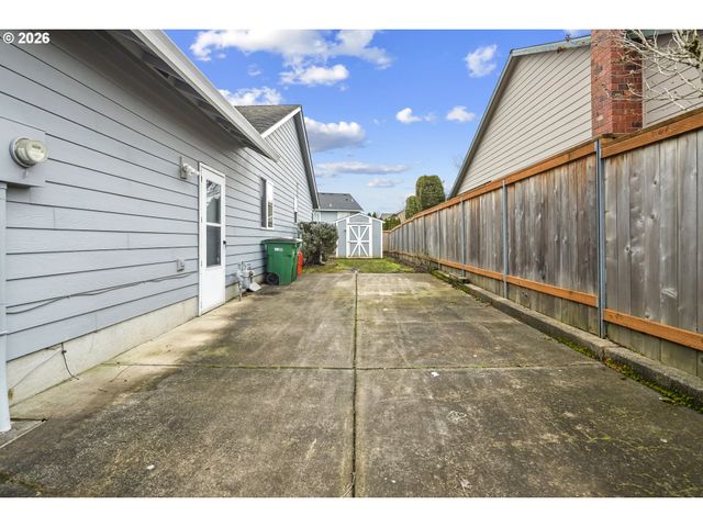 964 Se 27TH St, Troutdale, OR 97060