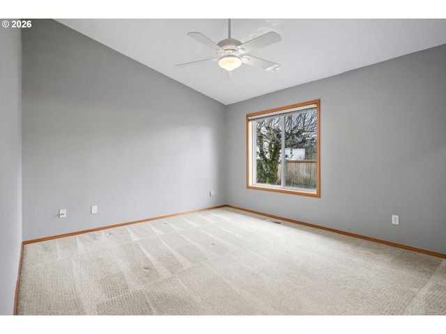 964 Se 27TH St, Troutdale, OR 97060