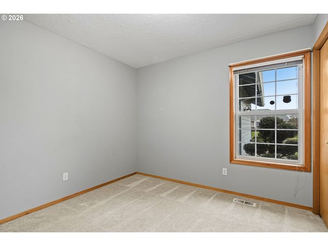 964 Se 27TH St, Troutdale, OR 97060