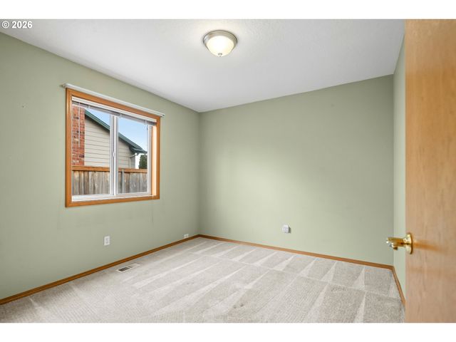 964 Se 27TH St, Troutdale, OR 97060