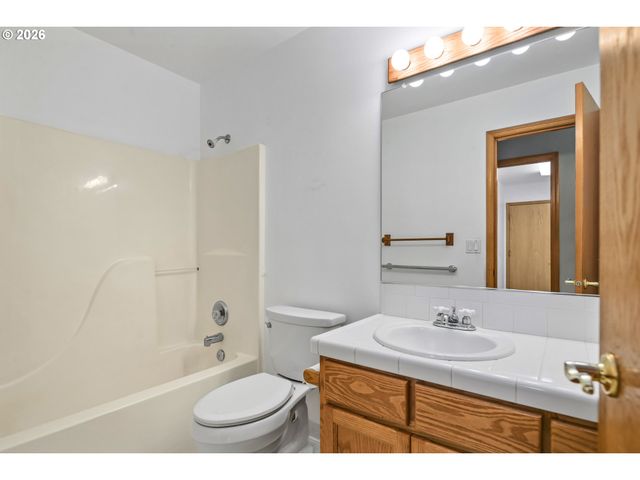 964 Se 27TH St, Troutdale, OR 97060