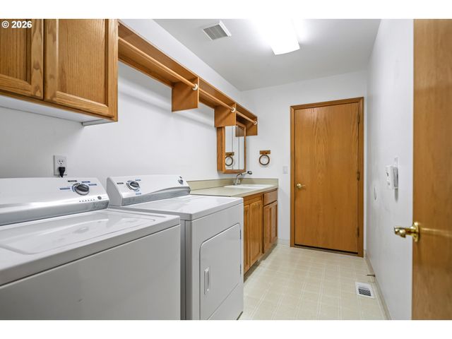 964 Se 27TH St, Troutdale, OR 97060