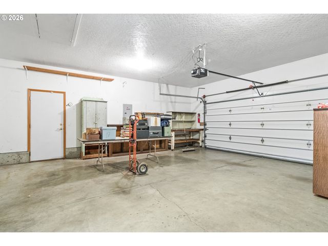 964 Se 27TH St, Troutdale, OR 97060